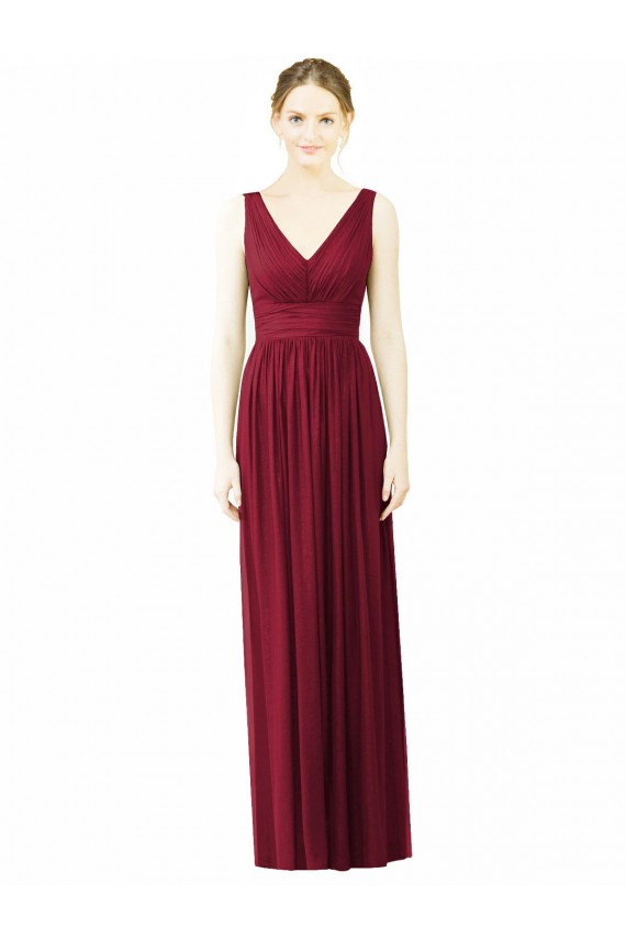 Borgonha Chiffon Linha A Sem Mangas Decote V Costas em V Longo Vestidos de Madrinha Acessíveis