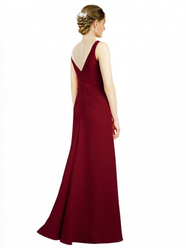 Borgonha Chiffon Linha A Sem Mangas Decote V Longo Vestidos de Madrinha