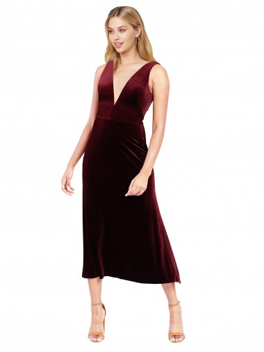 Borgonha Linha A Decote V Comprimento Midi Veludo Elástico Curto Vestidos de Madrinha / Vestidos de Festa