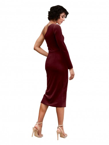 Borgonha Linha A Um Ombro Comprimento Midi Veludo Elástico Curto Vestidos de Madrinha / Vestidos de Festa