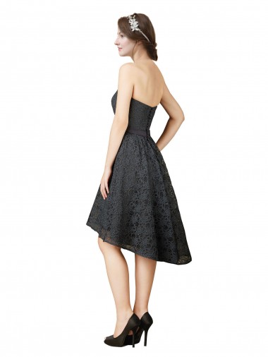 Cinza Ardósia Linha A Amor Alto Baixo Renda Curto Alto Baixo Vestidos de Madrinha / Vestidos de Homecoming