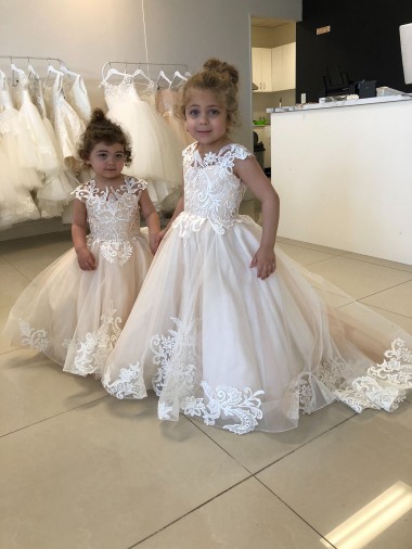 Marfim Tule & Renda Sem Mangas Barco Vestido de Baile Longo Vestidos para meninas de flores