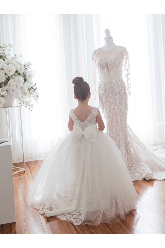 Marfim Tule & Renda Vestido de Baile Sem Mangas Barco Longo Comboio Capela Vestidos para meninas de flores