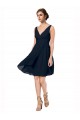 Marinha Negra Linha A Decote V Chiffon Curto Vestidos de Madrinha / Vestidos de Homecoming Acessíveis