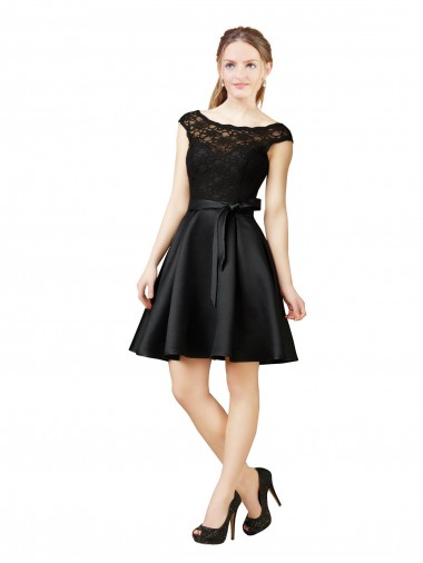 Preto Linha A Decote Ilusão Cetim & Renda Curto Vestidos de Madrinha / Vestidos de Homecoming