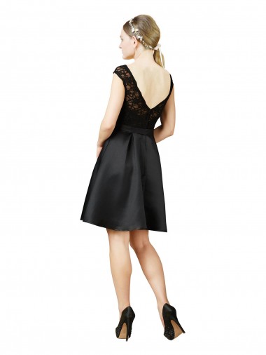 Preto Linha A Decote Ilusão Cetim & Renda Curto Vestidos de Madrinha / Vestidos de Homecoming
