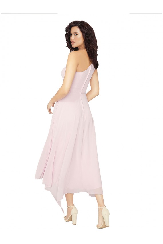 Preto Linha A Um Ombro Alto Baixo Chiffon Curto Alto Baixo Vestidos de Madrinha / Vestidos de Homecoming Acessíveis