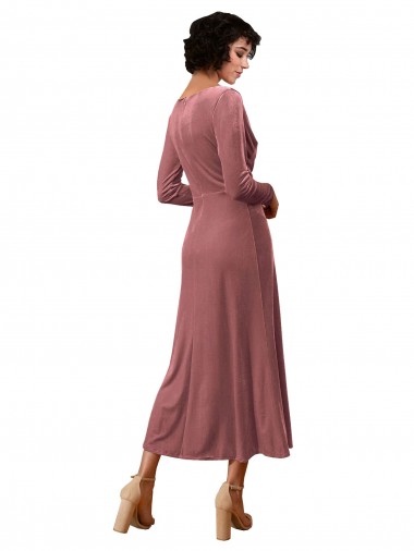 Rosa Canela Linha A Decote V Comprimento Midi Veludo Elástico Curto Vestidos de Madrinha / Vestidos de Festa