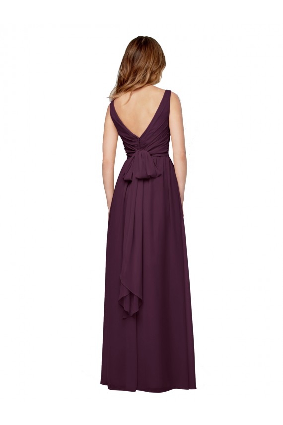 Uva Chiffon Linha A Sem Mangas Decote V Longo Vestidos de Madrinha Acessíveis