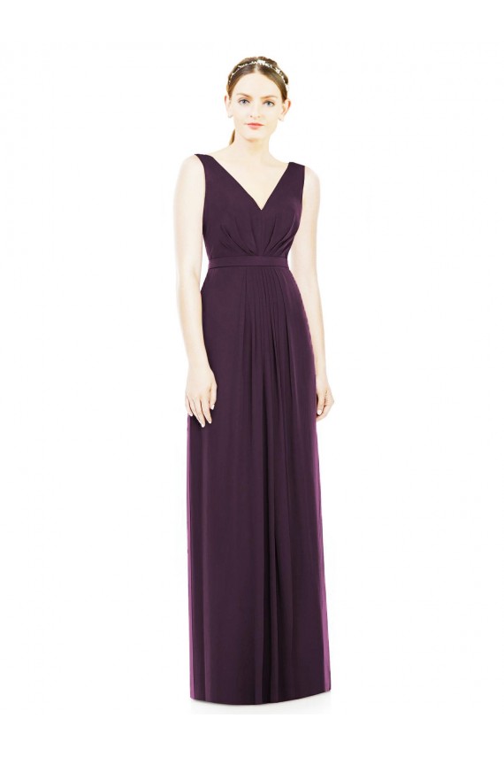 Uva Chiffon Linha A Sem Mangas Decote V Longo Vestidos de Madrinha / Vestidos de Baile Acessíveis