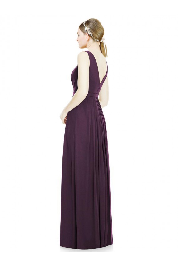 Uva Chiffon Linha A Sem Mangas Decote V Longo Vestidos de Madrinha / Vestidos de Baile Acessíveis