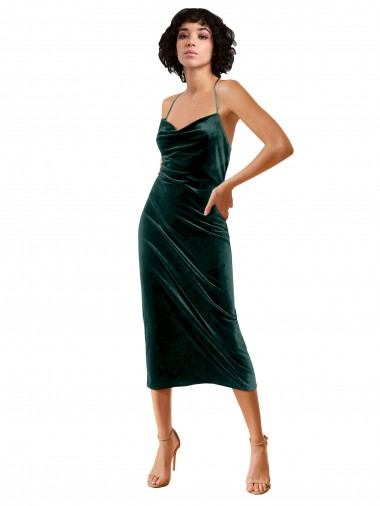 Verde Escuro Bainha Alças finas Comprimento Midi Veludo Elástico Curto Formais Vestidos de Madrinha / Vestidos de Festa
