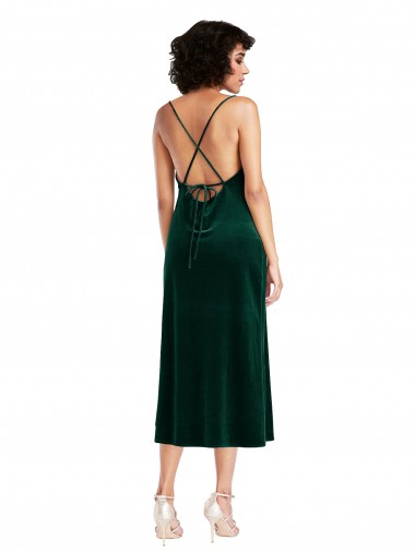 Verde Escuro Bainha Decote Capuz Comprimento Midi Veludo Elástico Curto Formais Vestidos de Madrinha / Vestidos de Festa